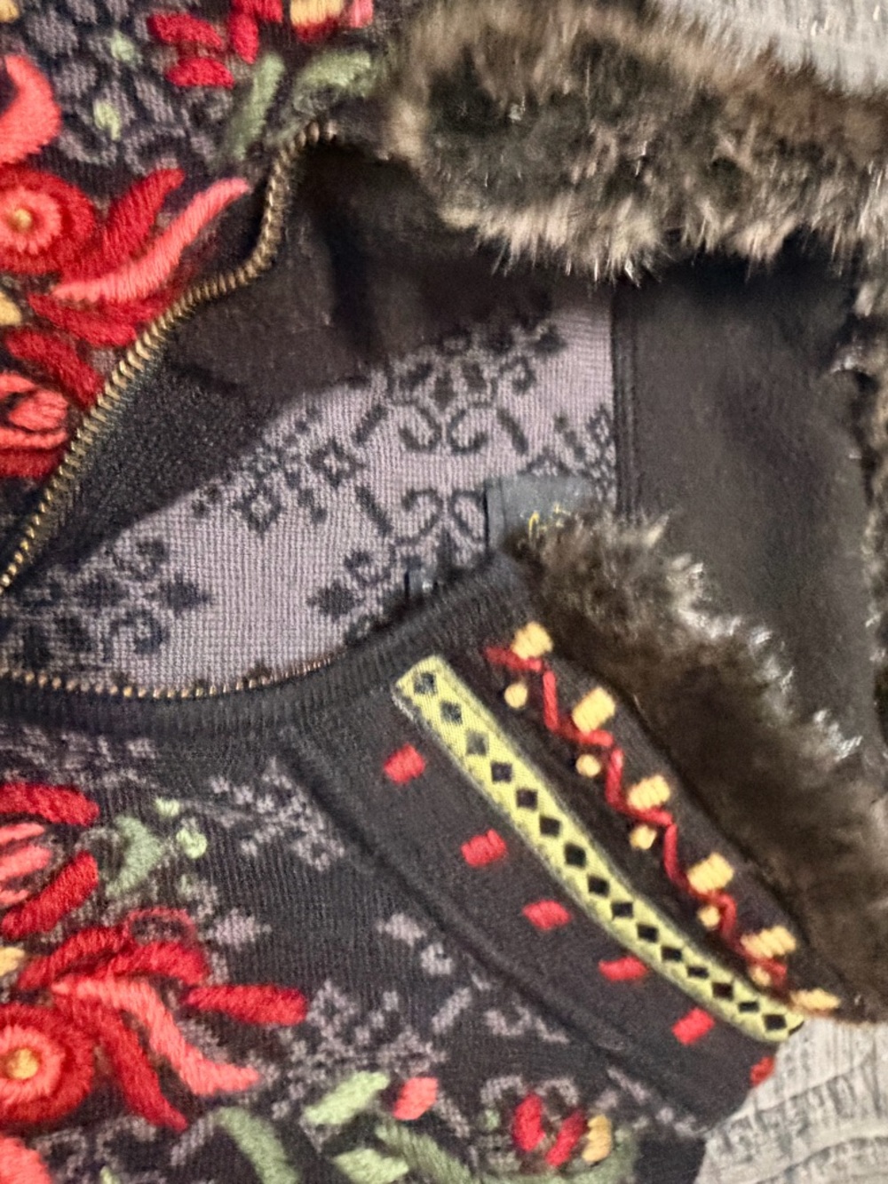 Black Embroidered Floral Zip-Up Fleece Sweater Jacket w Faux Fur Collar - Picture 4 of 10